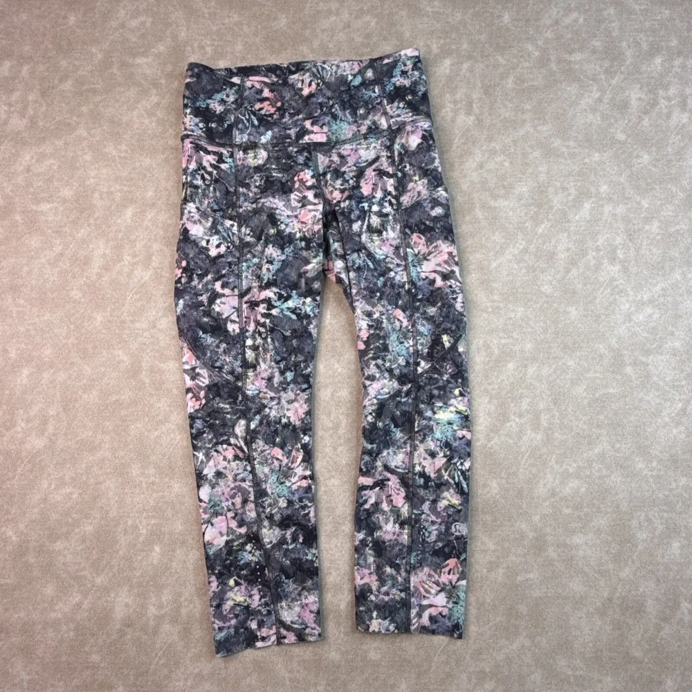 Lululemon Crop Leggings Fast Training Athletic‎ Multicolor LW6AWES Sz 4
